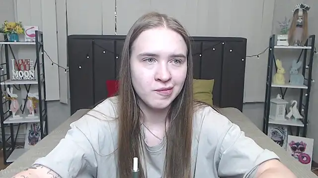 Snapshot of LauraHlot chatting on 09-12-25, 06:08 LauraHlot online show from 09-12-25, 06:08