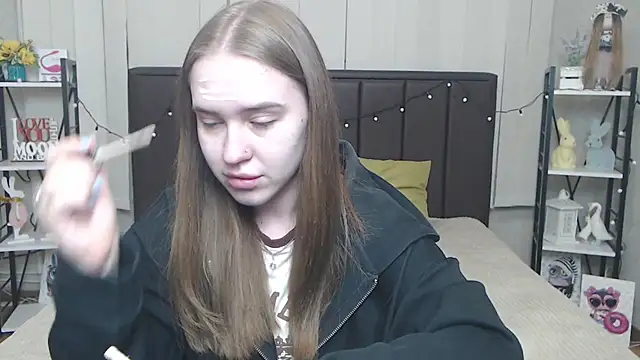 Snapshot of LauraHlot chatting on 09-13-25, 05:57 LauraHlot online show from 09-13-25, 05:57