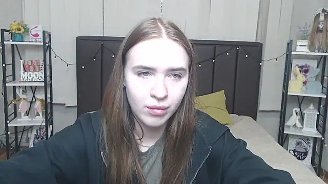 Snapshot of LauraHlot chatting on 09-16-25, 06:20 LauraHlot online show from 09-16-25, 06:20