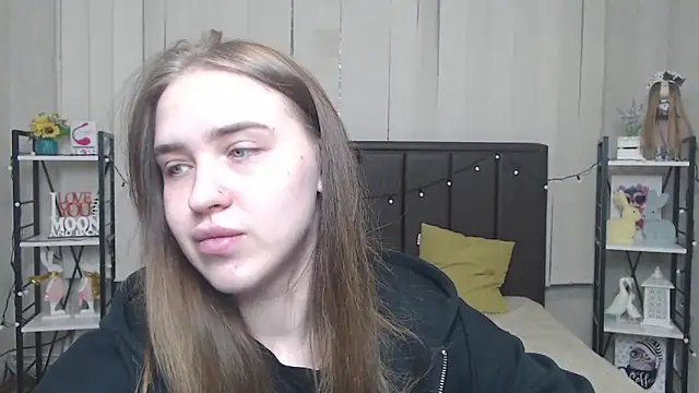 Snapshot of LauraHlot chatting on 09-20-25, 06:03 LauraHlot online show from 09-20-25, 06:03