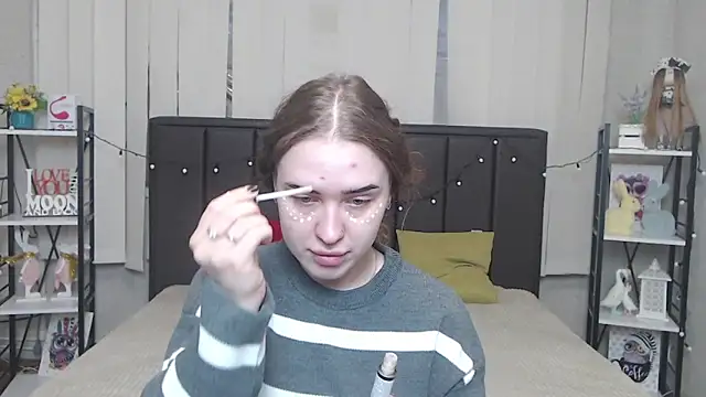 Snapshot of LauraHlot chatting on 09-29-25, 05:56 LauraHlot online show from 09-29-25, 05:56