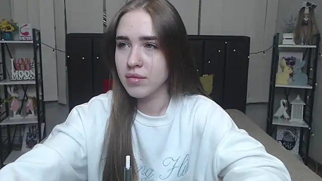 Snapshot of LauraHlot chatting on 09-30-25, 06:24 LauraHlot online show from 09-30-25, 06:24