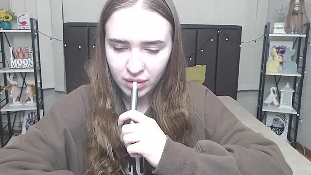 Snapshot of LauraHlot chatting on 10-01-25, 05:30 LauraHlot online show from 10-01-25, 05:30