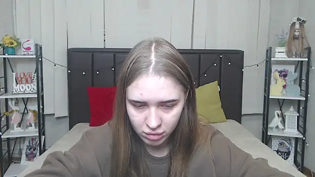 Snapshot of LauraHlot chatting on 10-10-25, 05:45 LauraHlot online show from 10-10-25, 05:45