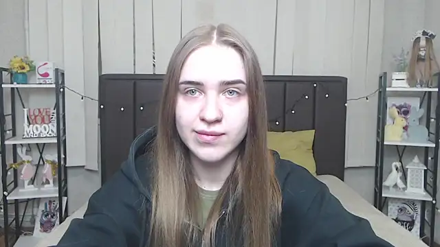 Snapshot of LauraHlot chatting on 10-12-25, 05:50 LauraHlot online show from 10-12-25, 05:50