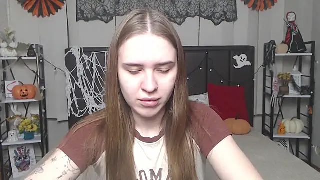 Snapshot of LauraHlot chatting on 10-30-25, 06:08 LauraHlot online show from 10-30-25, 06:08