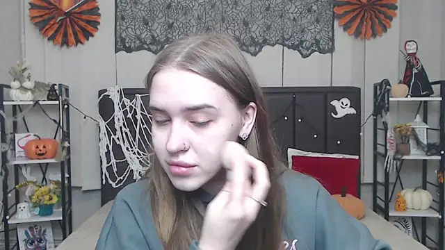 Snapshot of LauraHlot chatting on 11-02-25, 06:27 LauraHlot online show from 11-02-25, 06:27