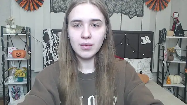 Snapshot of LauraHlot chatting on 11-10-25, 06:29 LauraHlot online show from 11-10-25, 06:29