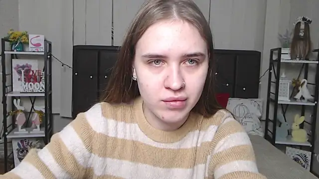 Snapshot of LauraHlot chatting on 11-16-25, 07:08 LauraHlot online show from 11-16-25, 07:08