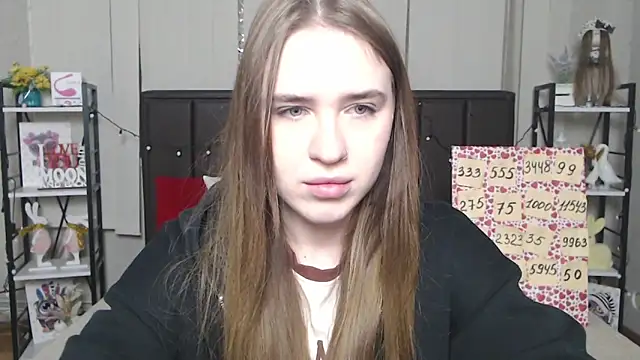 Snapshot of LauraHlot chatting on 11-21-25, 06:39 LauraHlot online show from 11-21-25, 06:39