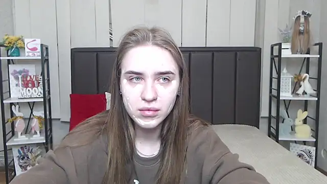 Snapshot of LauraHlot chatting on 11-25-25, 06:30 LauraHlot online show from 11-25-25, 06:30