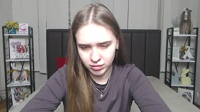 Snapshot of LauraHlot chatting on 11-27-25, 06:54 LauraHlot online show from 11-27-25, 06:54