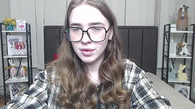 Snapshot of LauraHlot chatting on 11-29-25, 06:49 LauraHlot online show from 11-29-25, 06:49