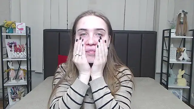 Snapshot of LauraHlot chatting on 12-05-25, 06:15 LauraHlot online show from 12-05-25, 06:15