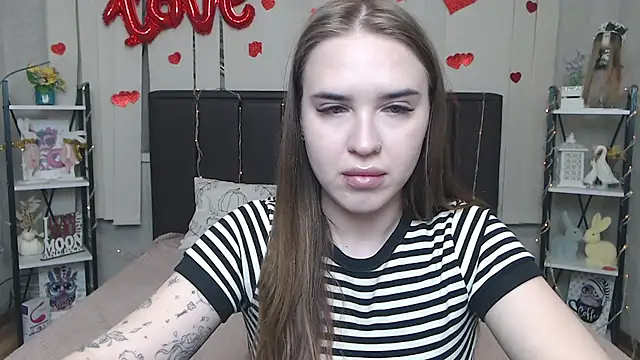 LauraHlot online show from 04-07-26, 06:03