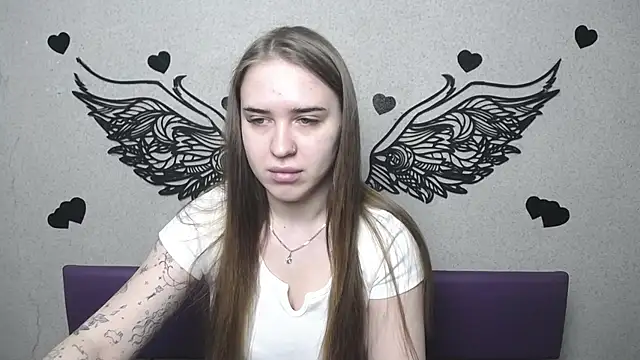 LauraHlot online show from 04-26-26, 05:54