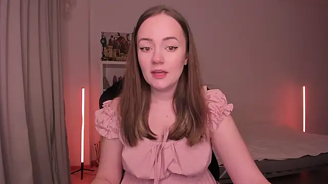 Snapshot of WalkingGirl chatting on 02-05-25, 06:15 WalkingGirl online show from 02-05-25, 06:15