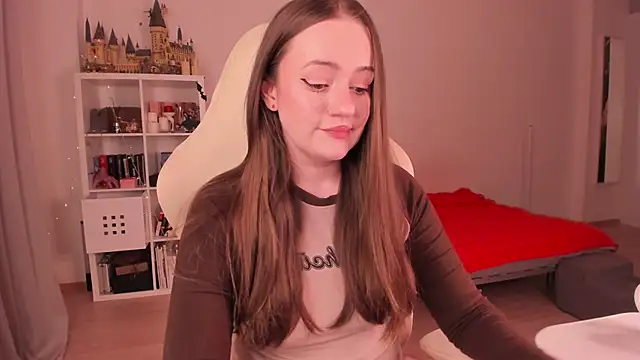 Snapshot of WalkingGirl chatting on 09-27-25, 05:51 WalkingGirl online show from 09-27-25, 05:51