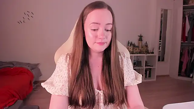 WalkingGirl online show from 11-12-25, 06:08