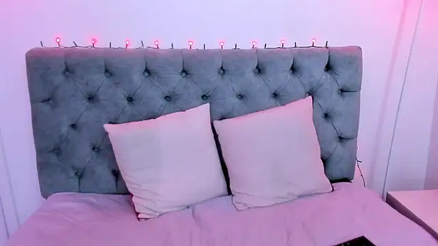 Snapshot of Camiila_Osorio chatting on 01-22-25, 06:42 Camiila Osorio online show from 01-22-25, 06:42