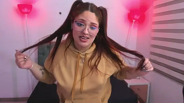 Snapshot of Camiila_Osorio chatting on 02-09-25, 03:53 Camiila Osorio online show from 02-09-25, 03:53