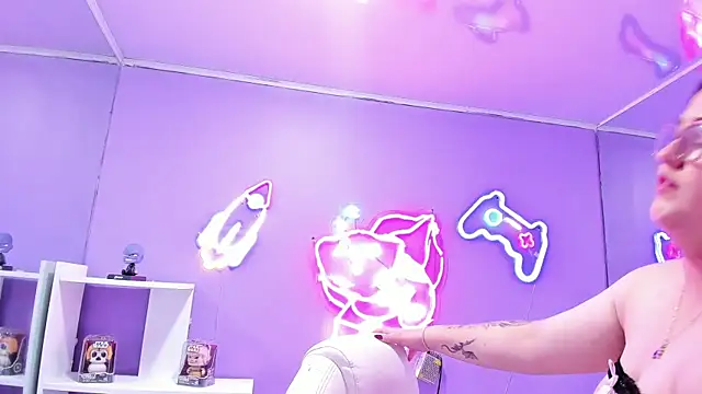 Snapshot of Camiila_Osorio chatting on 09-09-25, 07:35 Camiila Osorio online show from 09-09-25, 07:35