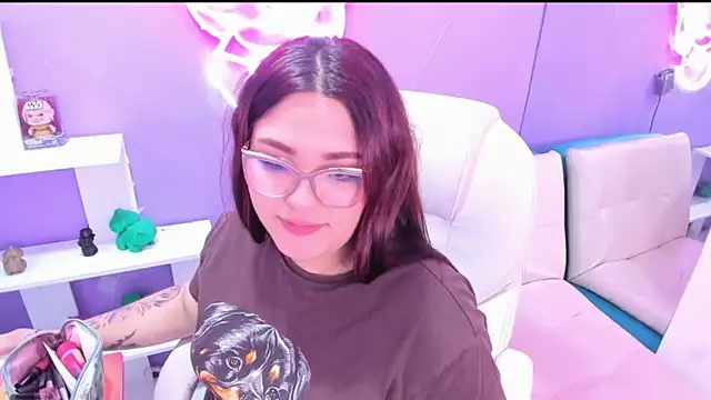 Snapshot of Camiila_Osorio chatting on 09-18-25, 07:38 Camiila Osorio online show from 09-18-25, 07:38