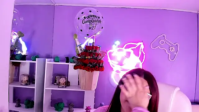 Snapshot of Camiila_Osorio chatting on 10-04-25, 08:51 Camiila Osorio online show from 10-04-25, 08:51