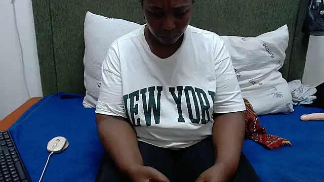 Thickchocolatex2 online show from 02-14-26, 07:32