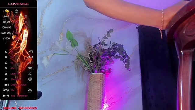 Snapshot of Karla-Ebony chatting on 09-09-25, 02:16 Karla-Ebony online show from 09-09-25, 02:16