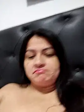 Snapshot of Linda_Lars chatting on 02-17-25, 06:53 Linda Lars online show from 02-17-25, 06:53
