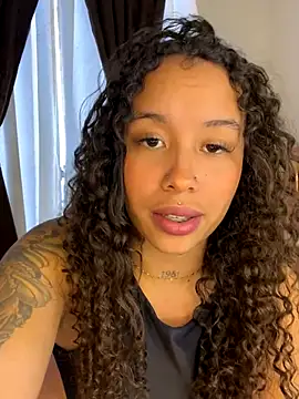 Snapshot of MarieLeon chatting on 09-25-25, 09:40 MarieLeon online show from 09-25-25, 09:40