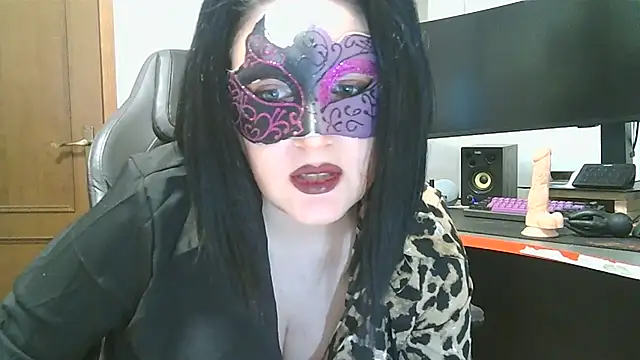 Snapshot of LaDamaNeraa chatting on 10-10-25, 01:10 LaDamaNeraa online show from 10-10-25, 01:10