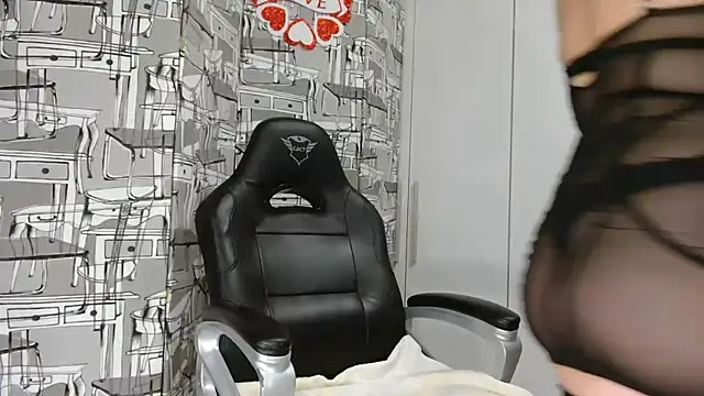 Snapshot of saraxt987 chatting on 03-12-25, 09:34 saraxt987 online show from 03-12-25, 09:34