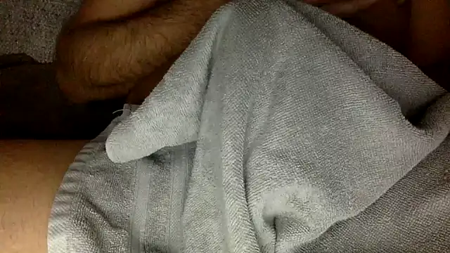 Snapshot of hungtom40 chatting on 11-13-25, 04:55 hungtom40 online show from 11-13-25, 04:55