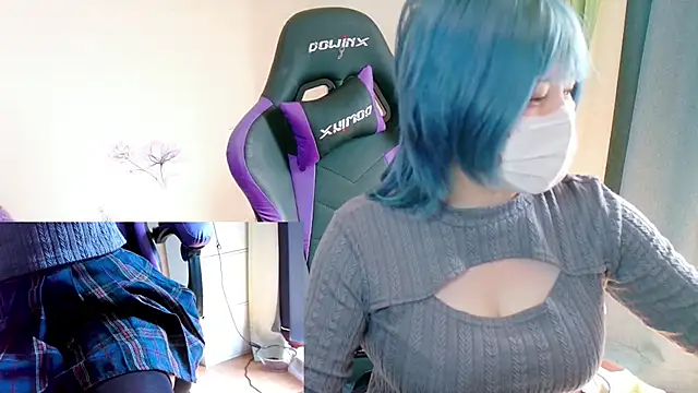 Snapshot of hazuki_8008 chatting on 10-28-25, 04:27 hazuki 8008 online show from 10-28-25, 04:27