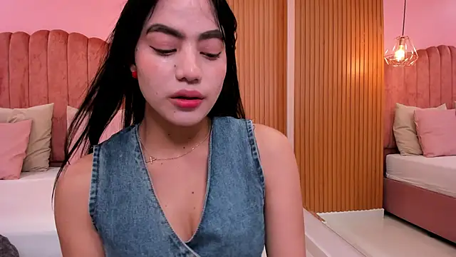 ariel jonees online show from 12-12-24, 05:04