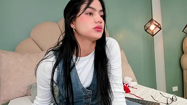 Snapshot of ariel_jonees chatting on 12-24-24, 01:17 ariel jonees online show from 12-24-24, 01:17