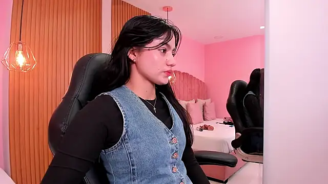 ariel jonees online show from 01-21-25, 05:09