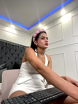 Snapshot of ariel_jonees chatting on 12-14-25, 05:13 ariel jonees online show from 12-14-25, 05:13