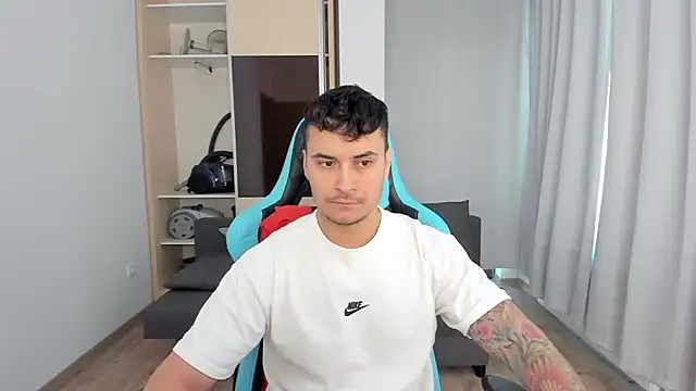 MatMalonne online show from 12-19-25, 01:40