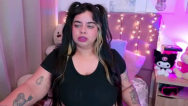 Snapshot of MiahJoness chatting on 11-14-25, 10:40 MiahJoness online show from 11-14-25, 10:40