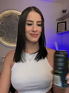 Snapshot of SarahhSmitth1 chatting on 02-21-25, 11:43 SarahhSmitth1 online show from 02-21-25, 11:43