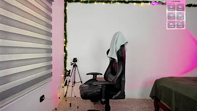 hollymollyxoxo online show from 06-16-26, 03:36