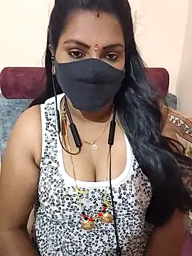 Snapshot of nisha_20 chatting on 02-25-25, 08:03 nisha 20 online show from 02-25-25, 08:03