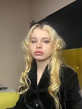 Snapshot of MisssLola chatting on 11-23-25, 12:49 MisssLola online show from 11-23-25, 12:49