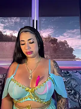 kiim taaylor online show from 10-24-25, 01:07