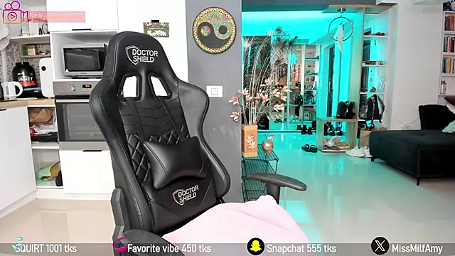 AmySuperHeroes online show from 02-10-25, 09:14