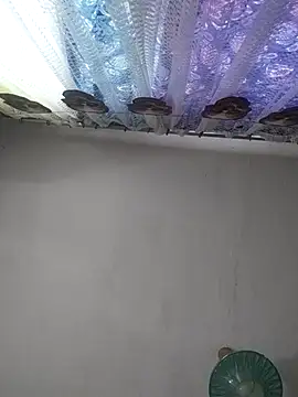 Snapshot of SweetLeila40 chatting on 12-16-25, 06:18 SweetLeila40 online show from 12-16-25, 06:18