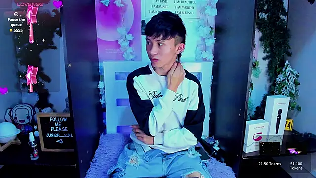 Snapshot of juniior_2311_ chatting on 02-19-25, 12:03 juniior 2311  online show from 02-19-25, 12:03